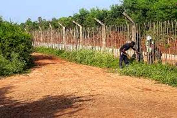 முல்லைத்தீவில் தமிழர்களின் நிலங்கள் சிங்களவர் வசமாகிறது