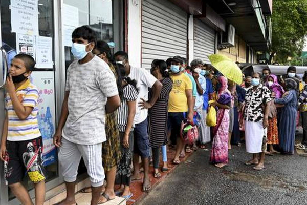 குடும்பமொன்றுக்கான மாதாந்த செலவு சுமார் ஒரு இலட்சமாக அதிகரிப்பு; ஈடுகட்ட முடியாத நிலையில் நாட்டு மக்கள்