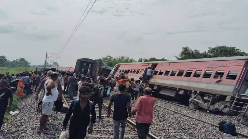 உத்தரப்பிரதேசத்தில் ரயில் தடம் புரண்டு விபத்து: பலர் காயமடைந்திருக்கலாம் என தகவல்