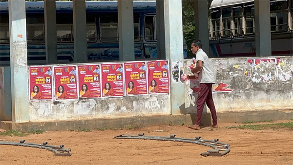 முல்லைத்தீவுக்கு செல்லவுள்ள பிரதமர் – ஒட்டப்பட்ட போஸ்டர்கள் அகற்றம்